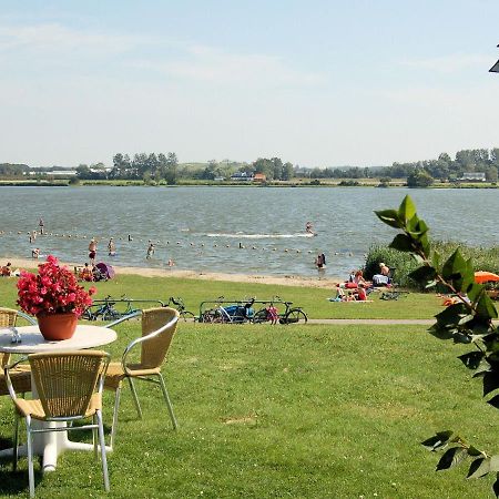 Lovely Holiday Home in Noordwijkerhout near Lake Buitenkant foto